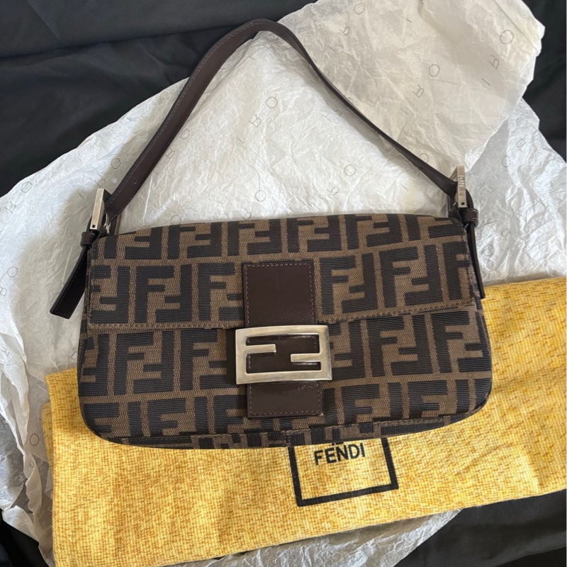 【89🆕】fendi 老花小法棍 單肩包 腋下包-0