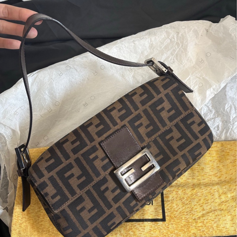 【89🆕】fendi 老花小法棍 單肩包 腋下包-1
