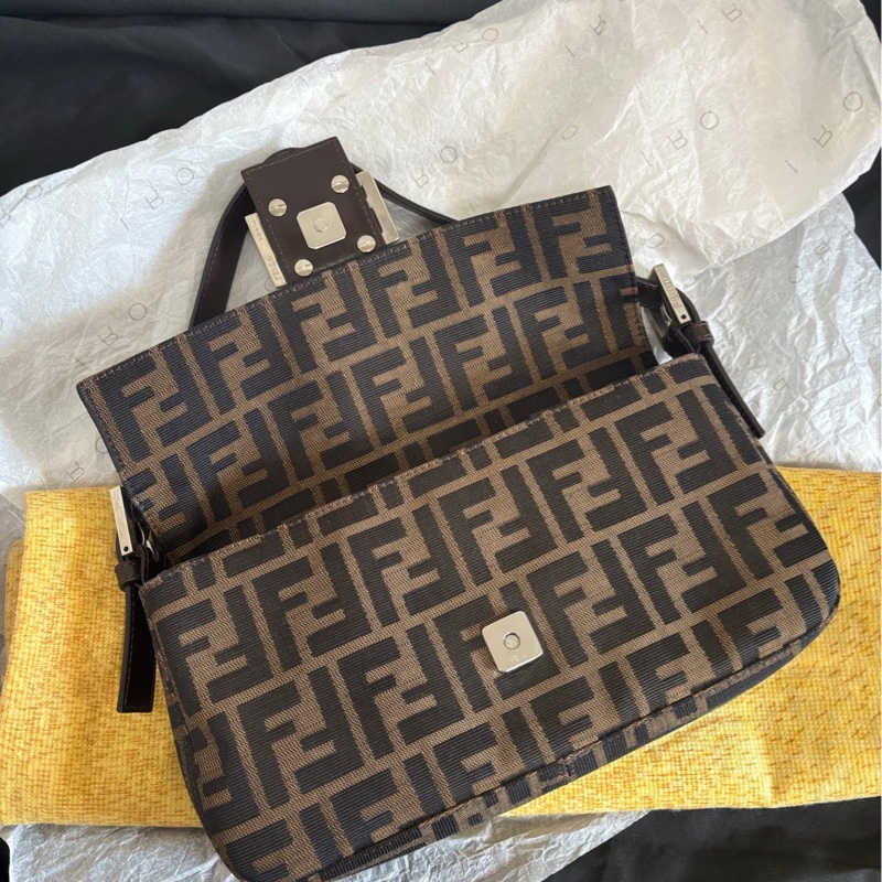 【89🆕】fendi 老花小法棍 單肩包 腋下包-4