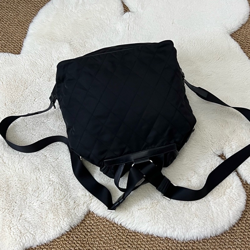 Prada 現代款黑銀雙肩包-1