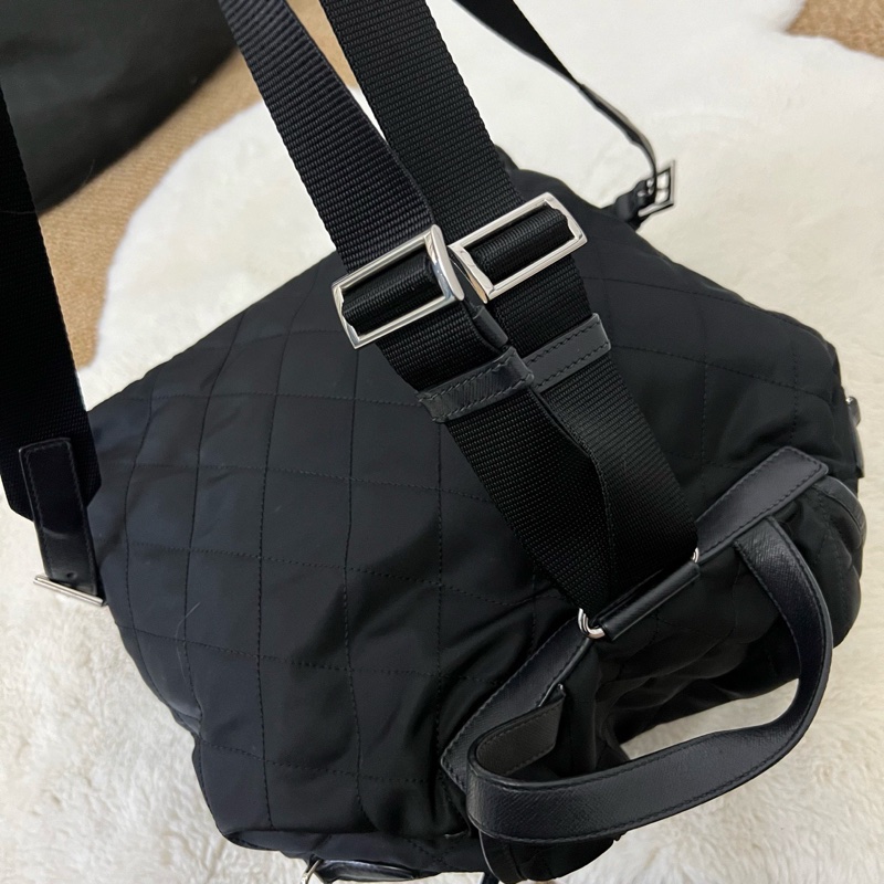 Prada 現代款黑銀雙肩包-9