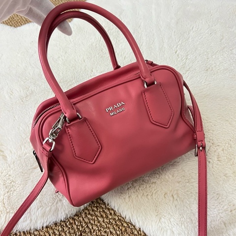 Prada Inside 22 夾心草莓