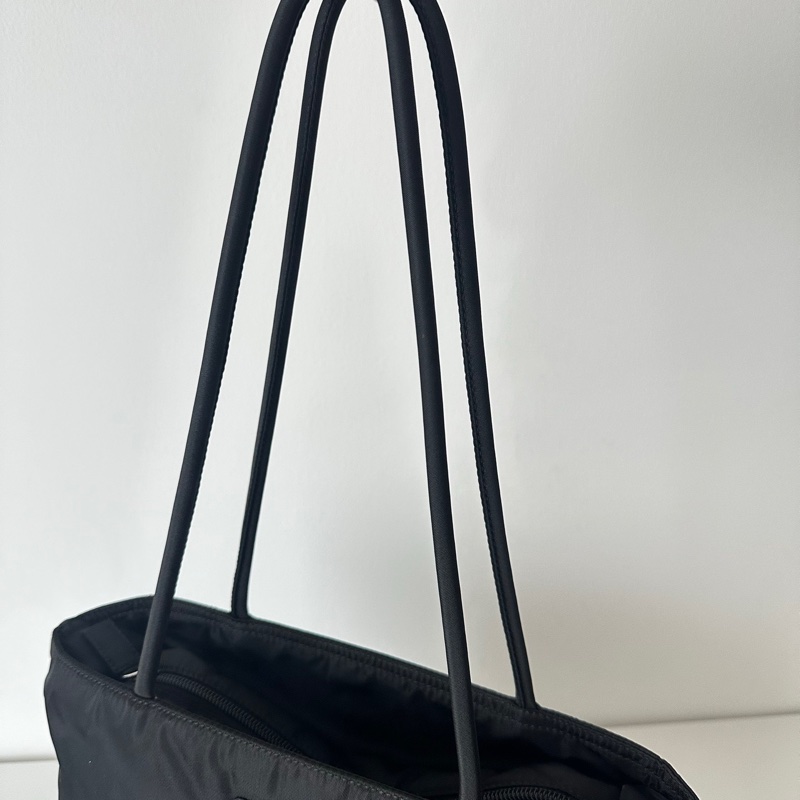 Prada黑銀Tote 25-6