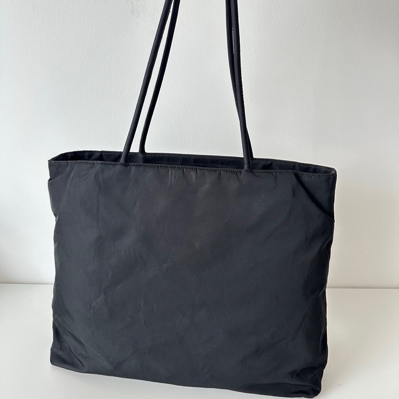 Prada黑銀Tote 35-1