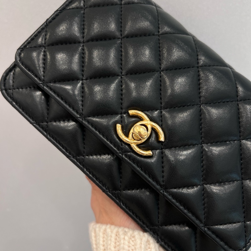 Chanel 24B 金柱 WOC-3