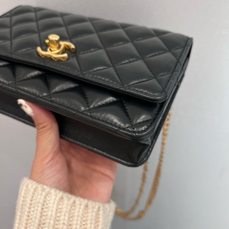 Chanel 24B 金柱 WOC-4