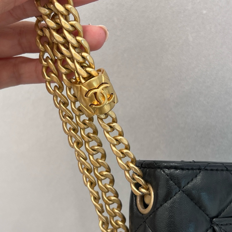 Chanel 24B 金柱 WOC-7