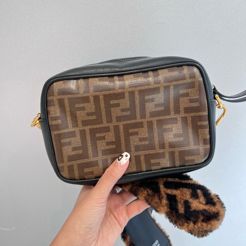 Fendi 老花拼黑相機包-1