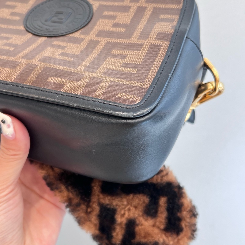 Fendi 老花拼黑相機包-3