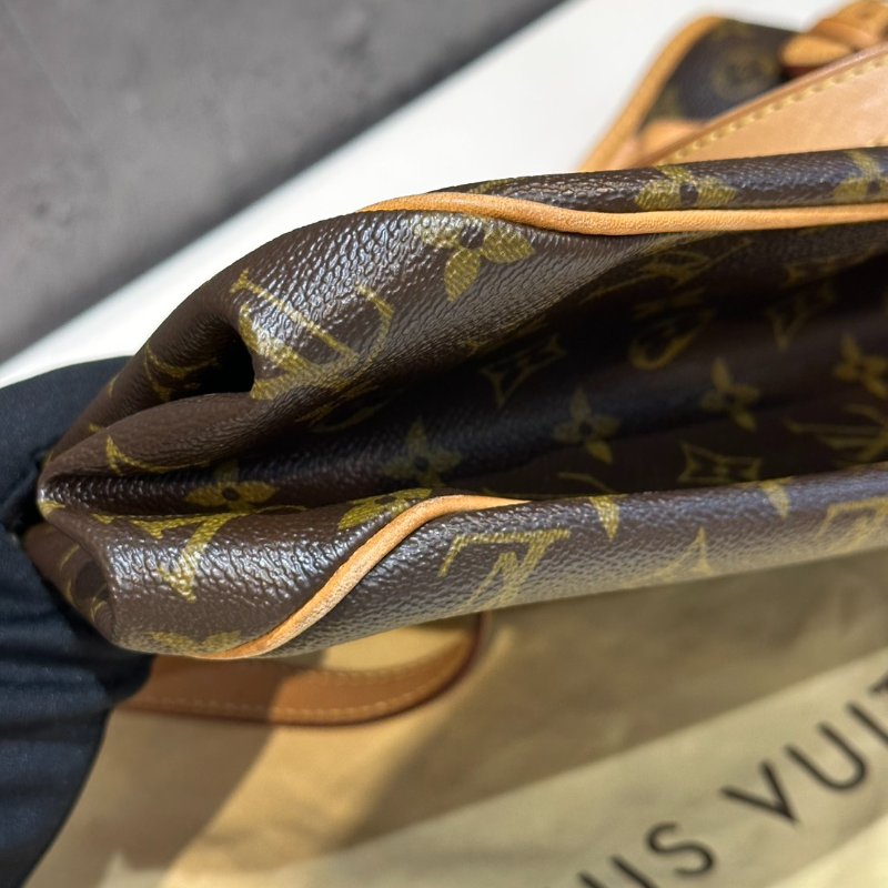 💎Han's house精品服飾💎LOUIS VUITTON 經典款 LV M51154 字紋 橫式 名媛包 手提包 肩背包-1