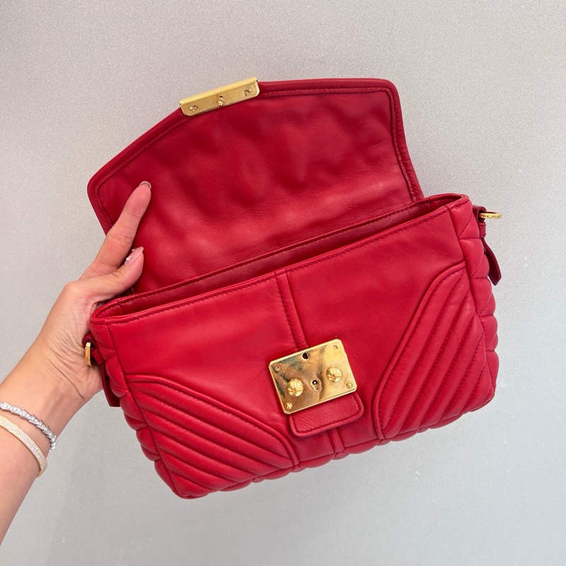Miu Miu紅色褶皺羊皮郵差包-5