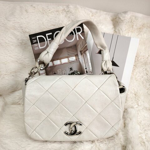 Chanel白色銀鴛鴦扣單肩腋下包