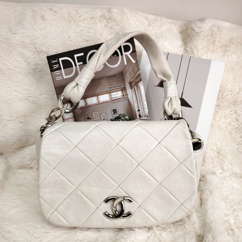 Chanel白色銀鴛鴦扣單肩腋下包-0