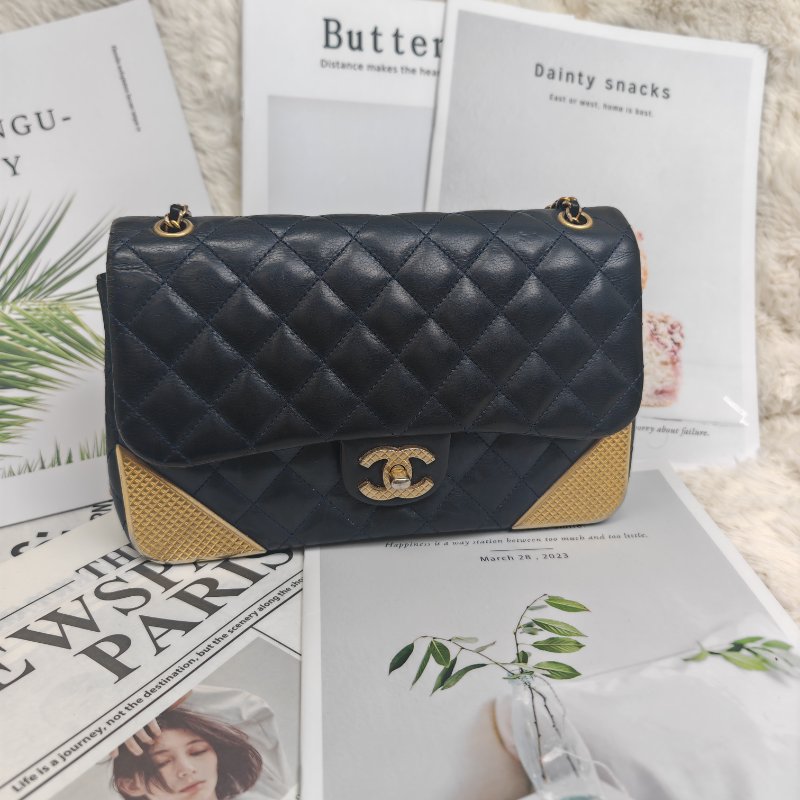 Chanel 17A宮廷系列CF 中號 海軍藍金扣-0