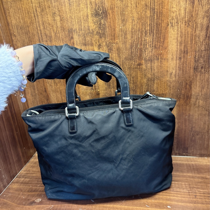 Prada 黑色尼龍手提包-1