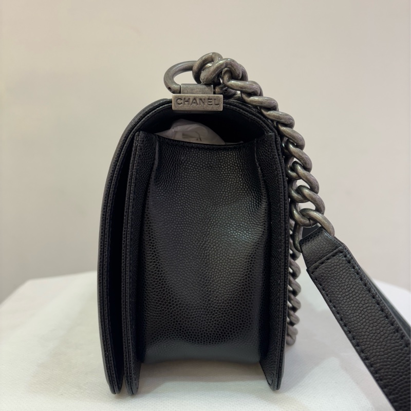 CHANEL黑荔枝牛皮銀釦Boy25cm-2