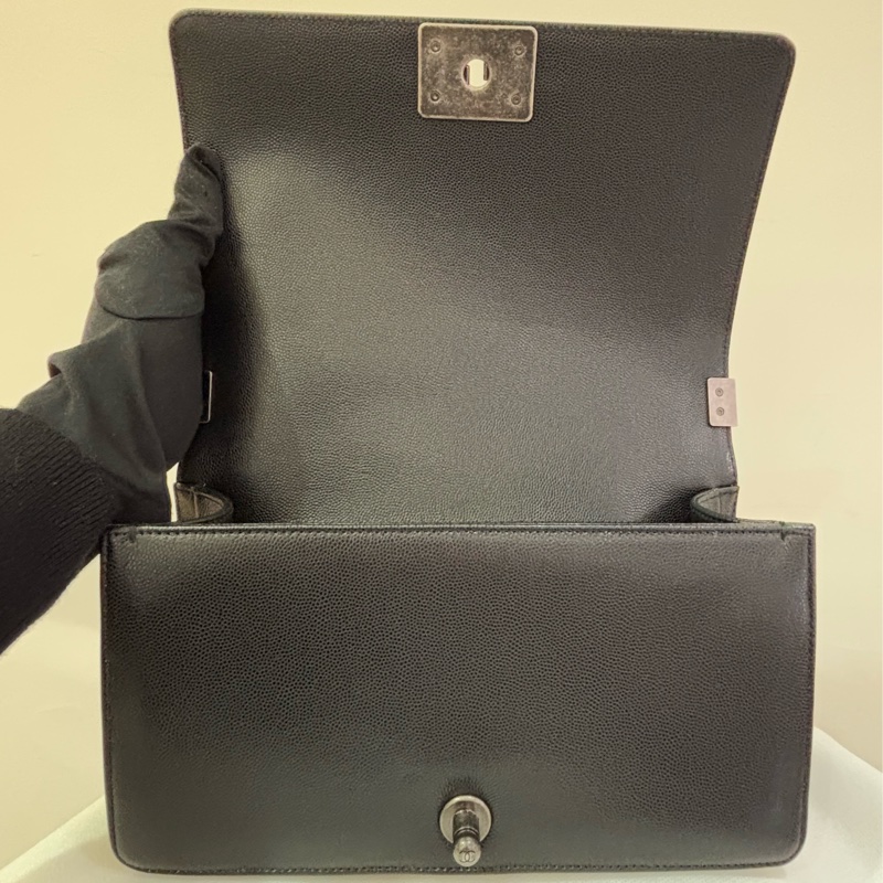 CHANEL黑荔枝牛皮銀釦Boy25cm-7