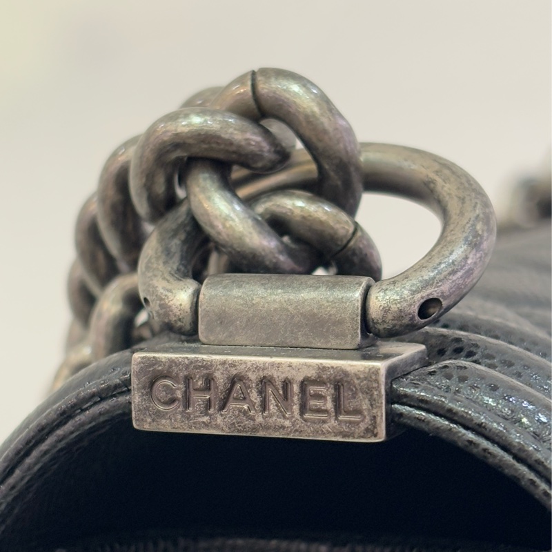 CHANEL黑荔枝牛皮銀釦Boy25cm-10