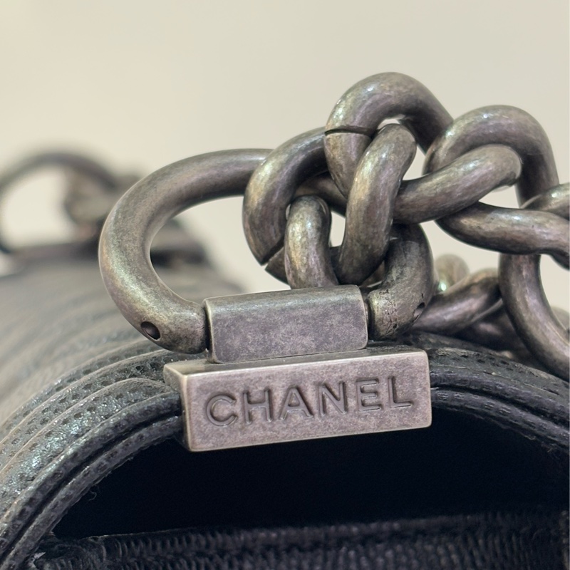 CHANEL黑荔枝牛皮銀釦Boy25cm-11