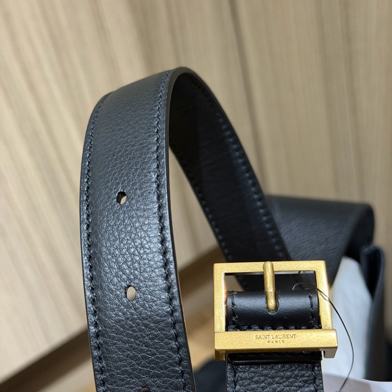 YSL LE 5 À 7小型粒面皮革柔軟手袋-10