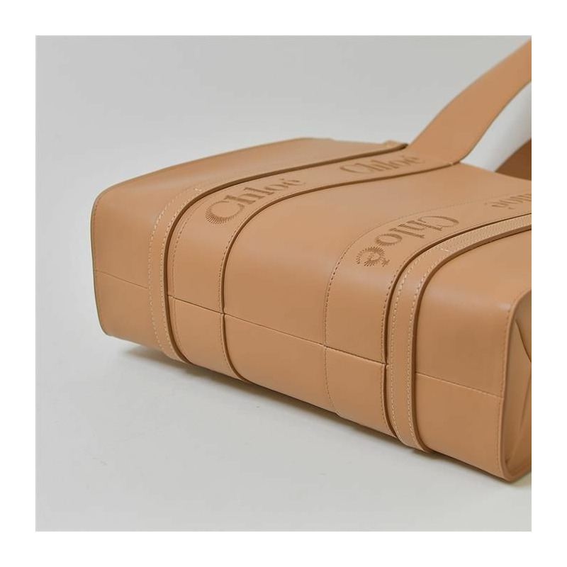 CHLOE Woody 中型小牛皮手提包-11