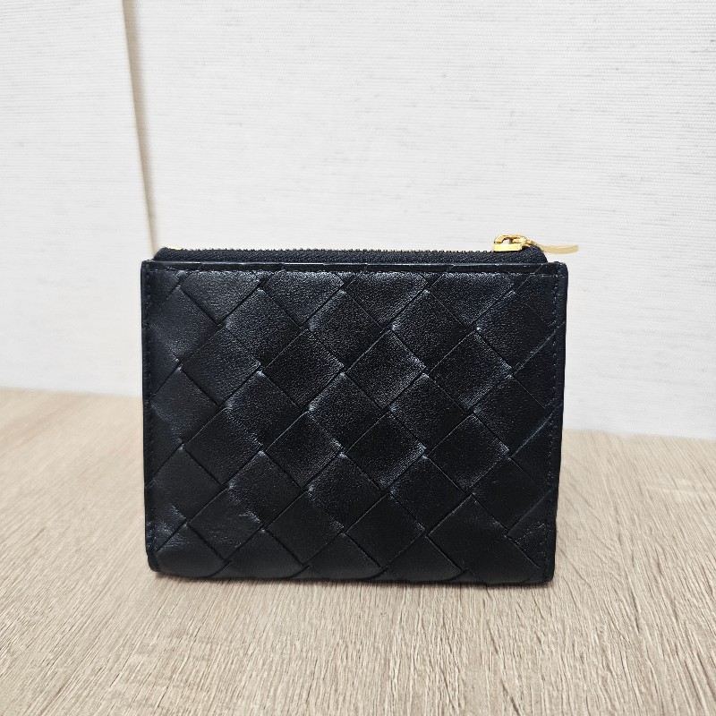 [質感好物甜出☺️專櫃半價] BV黑編織皮革Bi Fold 6卡對釦短夾-1