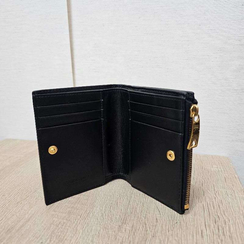 [質感好物甜出☺️專櫃半價] BV黑編織皮革Bi Fold 6卡對釦短夾-2