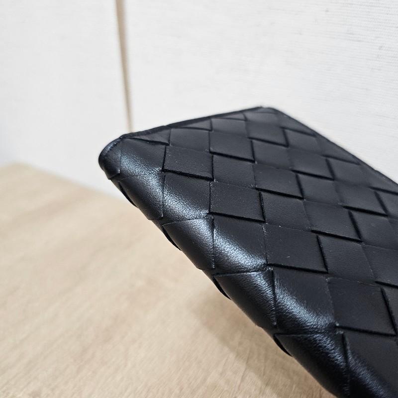 [質感好物甜出☺️專櫃半價] BV黑編織皮革Bi Fold 6卡對釦短夾-10