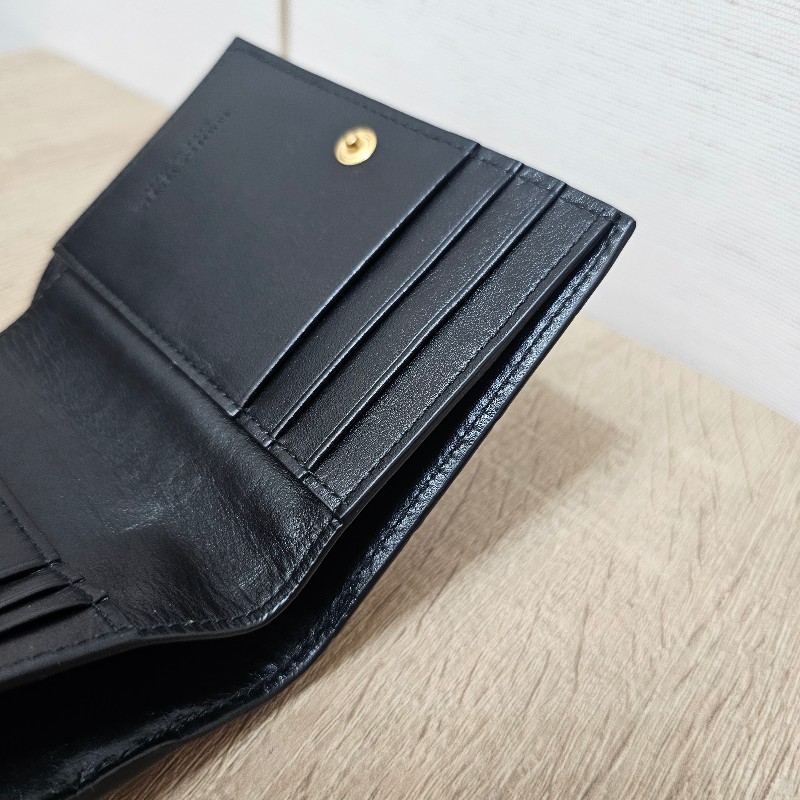 [質感好物甜出☺️專櫃半價] BV黑編織皮革Bi Fold 6卡對釦短夾-16