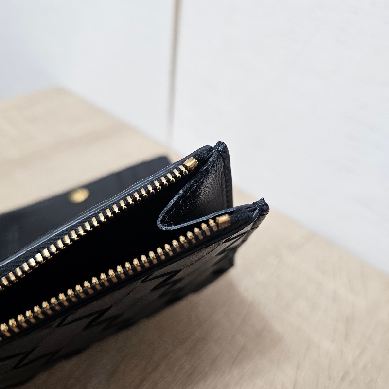 [質感好物甜出☺️專櫃半價] BV黑編織皮革Bi Fold 6卡對釦短夾-19