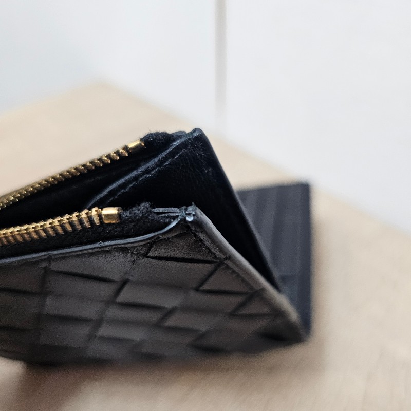 [質感好物甜出☺️專櫃半價] BV黑編織皮革Bi Fold 6卡對釦短夾-20