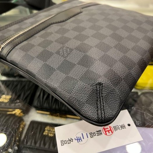 東區正精品㊣LV N58028 黑灰格棋盤格前拉鍊斜背包扁包 RZ6120-9