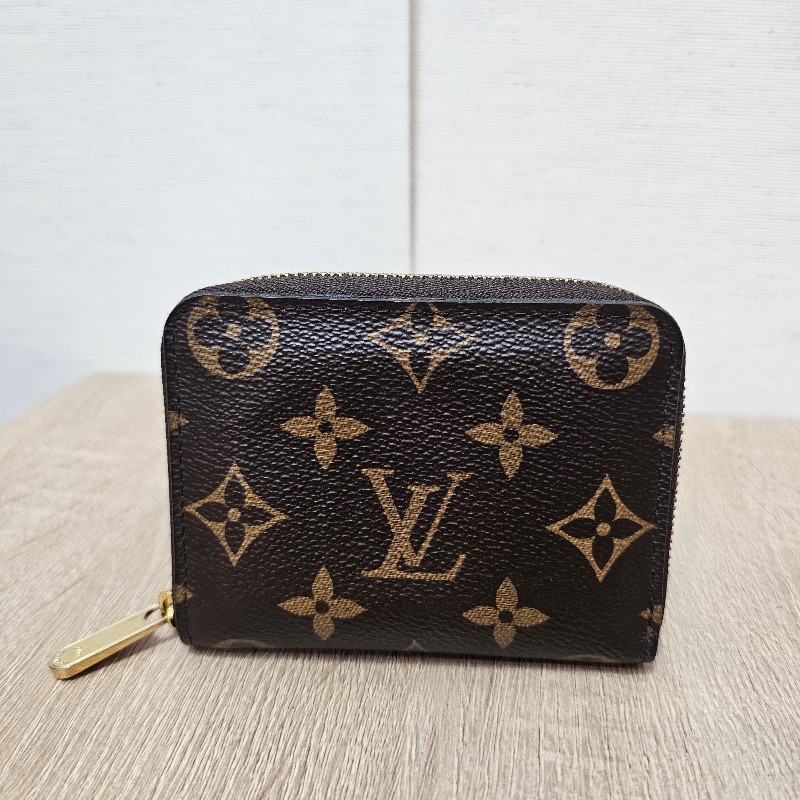 [跨年福利出清🧧] LV老花金釦拉鏈零錢卡包-1