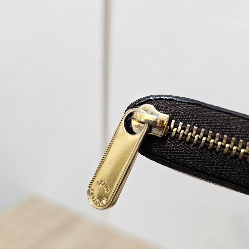 [跨年福利出清🧧] LV老花金釦拉鏈零錢卡包-26