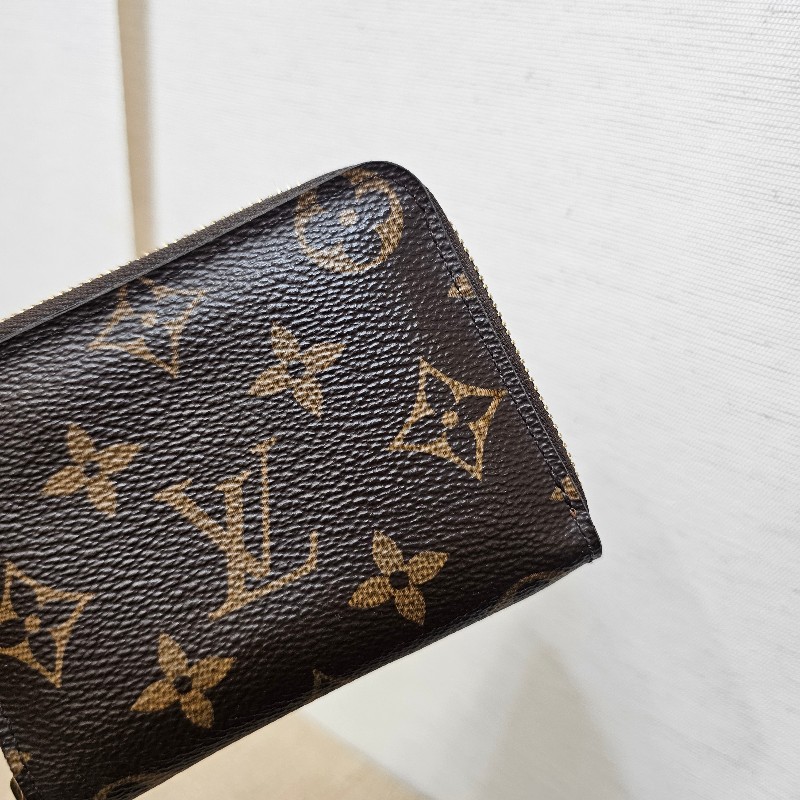 [跨年福利出清🧧] LV老花金釦拉鏈零錢卡包-27