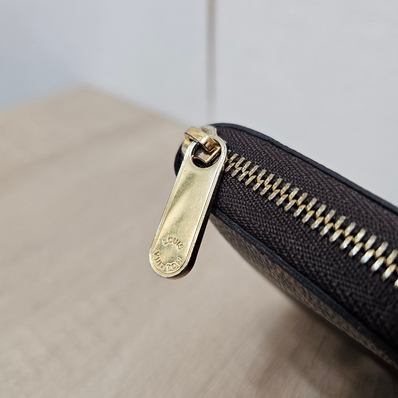 [跨年福利出清🧧] LV老花金釦拉鏈零錢卡包-31