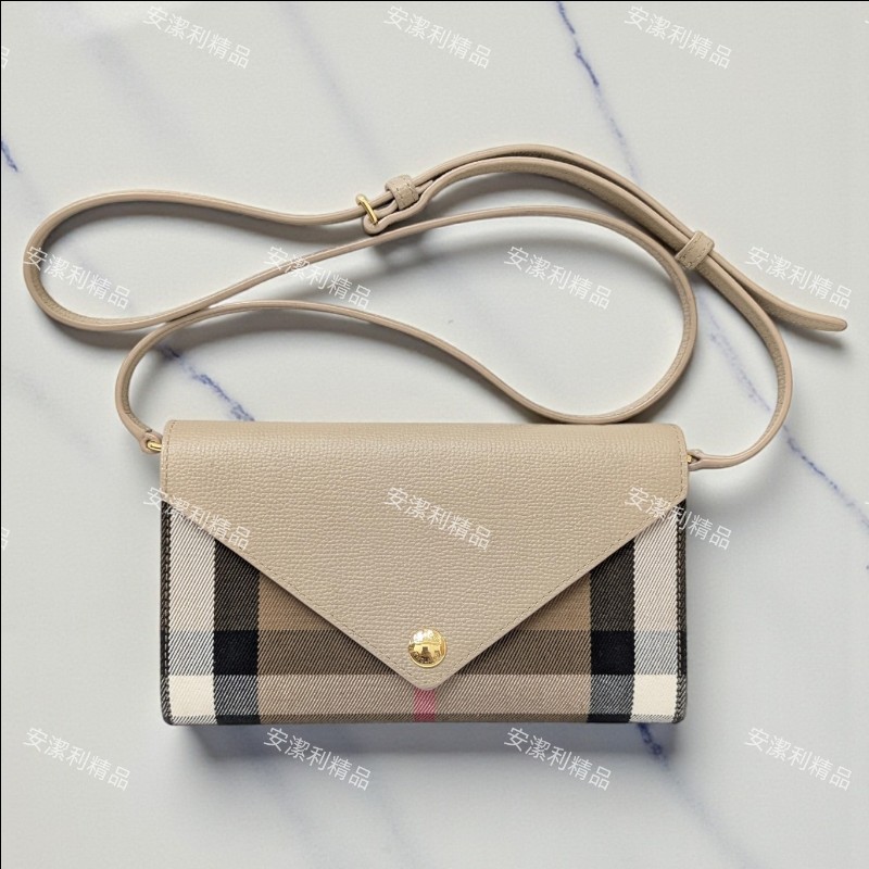 莉亞精品♡Burberry 經典格紋woc 九新美品-0