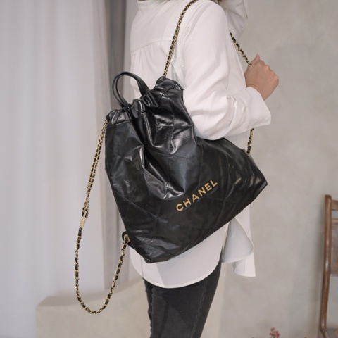 平台最低激甜價近新芯片款✨Chanel香奈兒 22 bag新款backpack 亮面小牛皮金釦抽繩雙肩後背包購物袋垃圾袋（金釦）