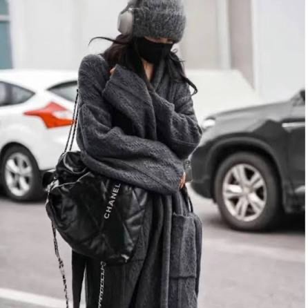 平台最低激甜價近新芯片款✨Chanel香奈兒 22 新款backpack 亮面小牛皮金釦抽繩雙肩後背包(金釦)-10