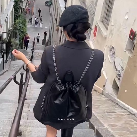 平台最低激甜價近新芯片款✨Chanel香奈兒 22 新款backpack 亮面小牛皮金釦抽繩雙肩後背包(金釦)-11