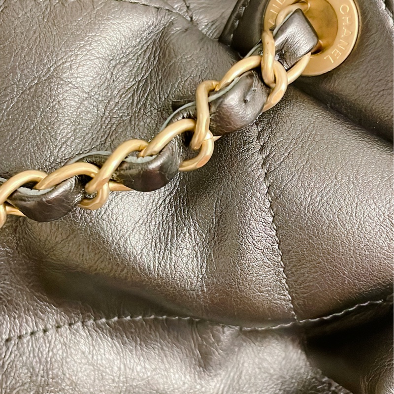 平台最低激甜價近新芯片款✨Chanel香奈兒 22 新款backpack 亮面小牛皮金釦抽繩雙肩後背包(金釦)-18