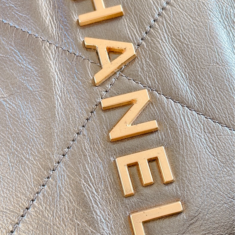 平台最低激甜價近新芯片款✨Chanel香奈兒 22 bag新款backpack 亮面小牛皮金釦抽繩雙肩後背包購物袋垃圾袋（金釦）-23