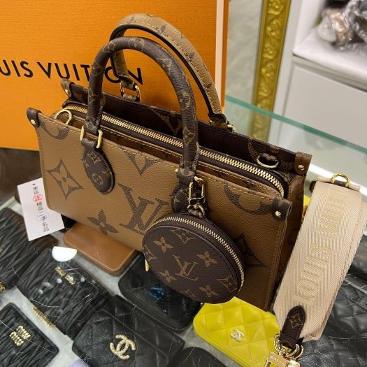 東區正精品㊣LV ONTHEGO EAST WEST M46653原花字紋雙色金釦兩用包手提包斜背包 RZ5659-7