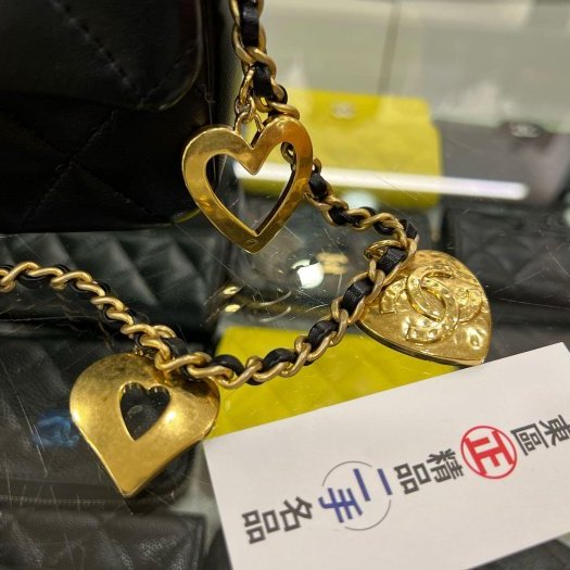 東區正精品㊣CHANEL MINI COCO 香奈兒黑色羊皮菱格紋金鍊愛心吊飾口蓋包斜背包 20cm RZ6125-7