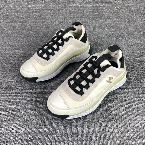 95新Chanel香奈兒拼色雙C休閒鞋 尺碼：36 碼雙C金扣精緻簡約