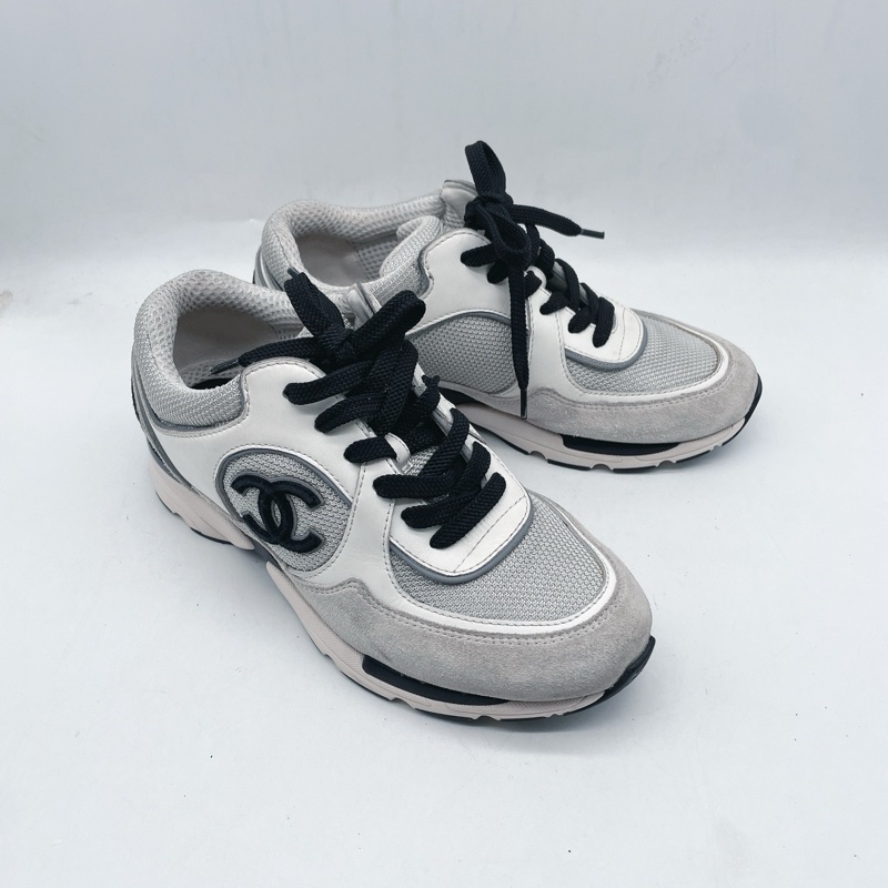 Chanel 香奈兒經典雙C Logo 運動鞋 熊貓白灰配色35.5碼-0