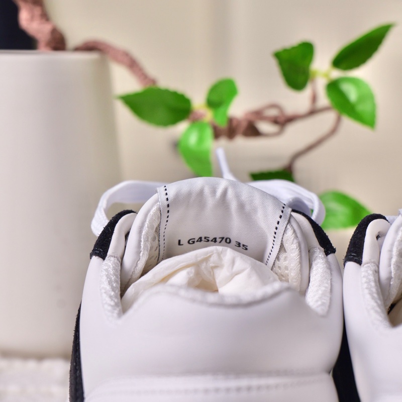 CHANEL香奈兒黑白拼色運動鞋 黑白拼色設計 麂皮拼接 99 閒置新 35碼-4