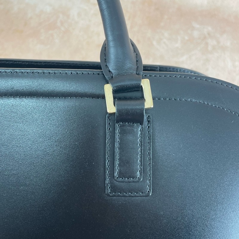 Celin 黑色box皮大骨頭浮雕logo保齡球包大號-15