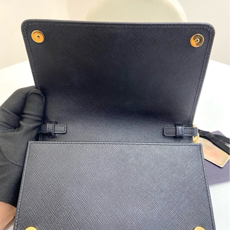 Prada普拉達 saffiano黑金十字紋牛皮斜挎鏈條包 99新-6