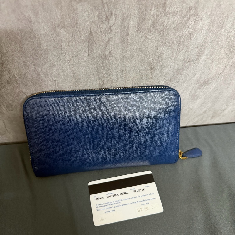 Prada防刮牛皮拉鍊長夾-1